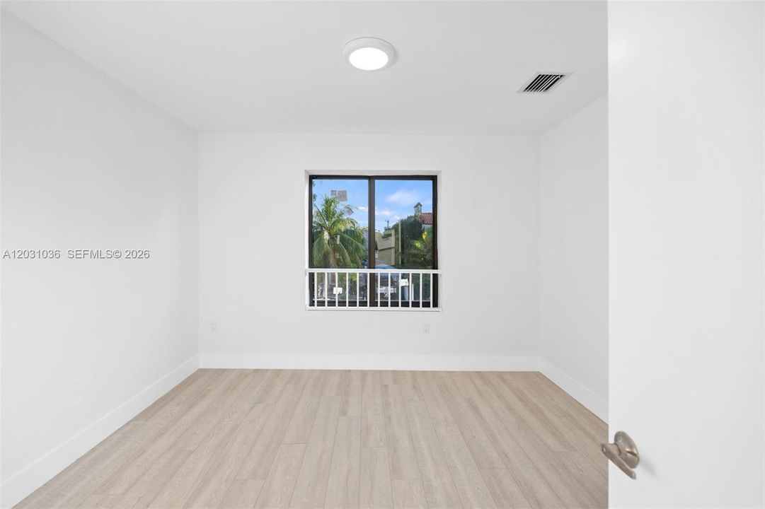 For Rent: $2,900 (2 beds, 1 baths, 1158 Square Feet)