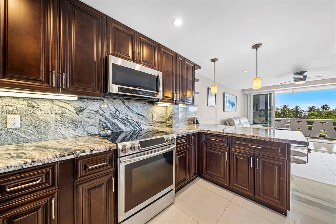 For Rent: $2,500 (1 beds, 1 baths, 769 Square Feet)