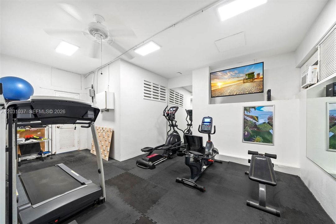 For Rent: $2,500 (1 beds, 1 baths, 769 Square Feet)