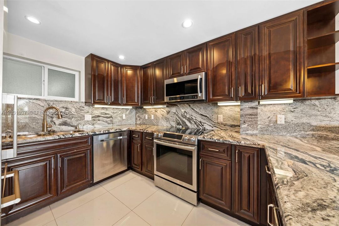 For Rent: $2,500 (1 beds, 1 baths, 769 Square Feet)