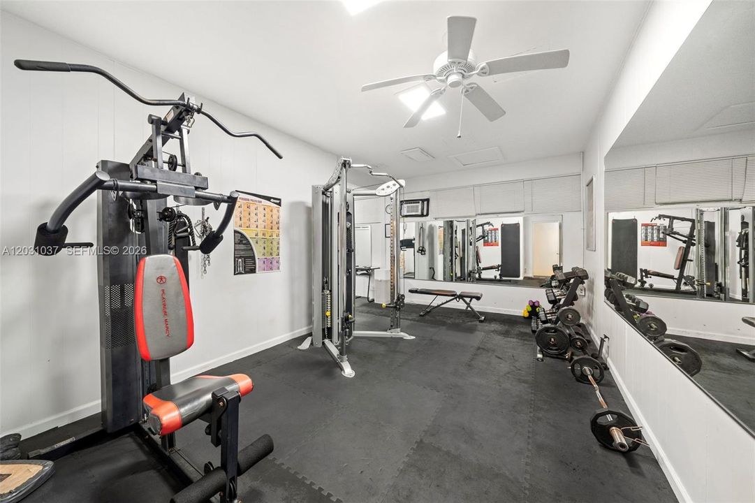 For Rent: $2,500 (1 beds, 1 baths, 769 Square Feet)