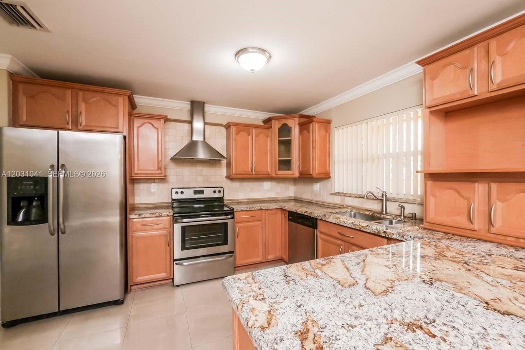В аренду: $3,749 (3 спален, 2 ванн, 2511 Квадратных фут)