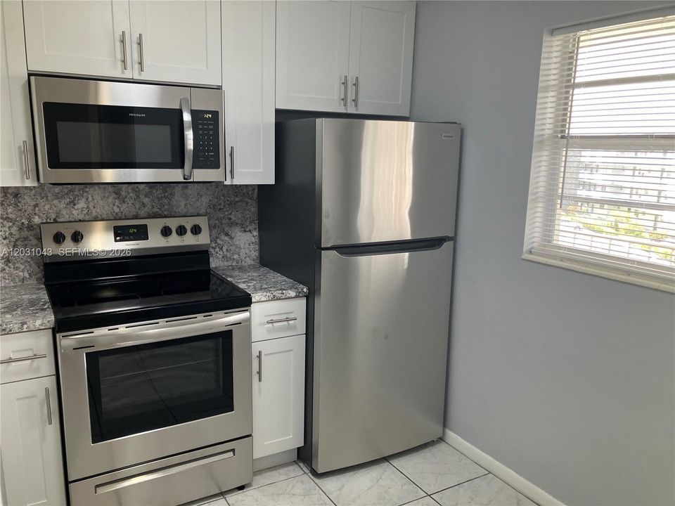 For Sale: $93,900 (1 beds, 1 baths, 768 Square Feet)