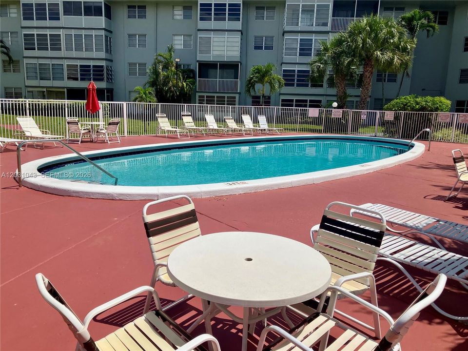 For Sale: $93,900 (1 beds, 1 baths, 768 Square Feet)
