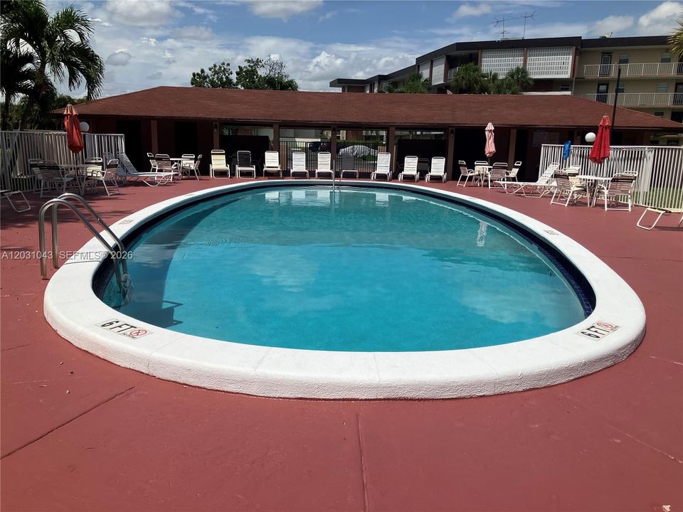 For Sale: $93,900 (1 beds, 1 baths, 768 Square Feet)
