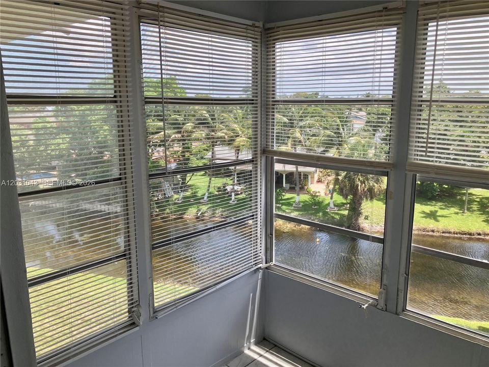 For Sale: $93,900 (1 beds, 1 baths, 768 Square Feet)
