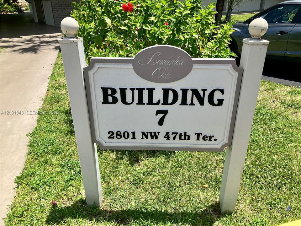 For Sale: $93,900 (1 beds, 1 baths, 768 Square Feet)