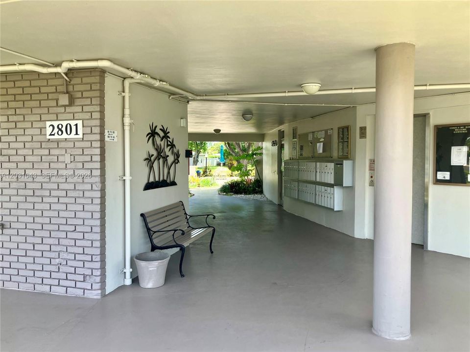 For Sale: $93,900 (1 beds, 1 baths, 768 Square Feet)