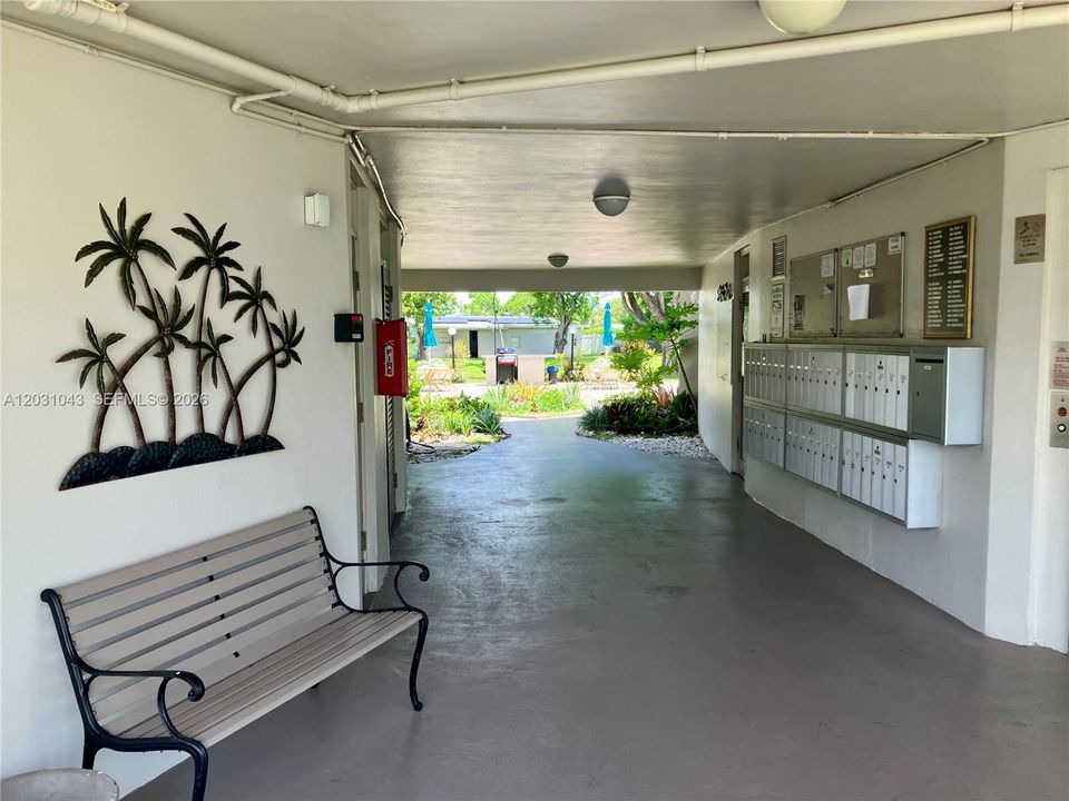 For Sale: $93,900 (1 beds, 1 baths, 768 Square Feet)