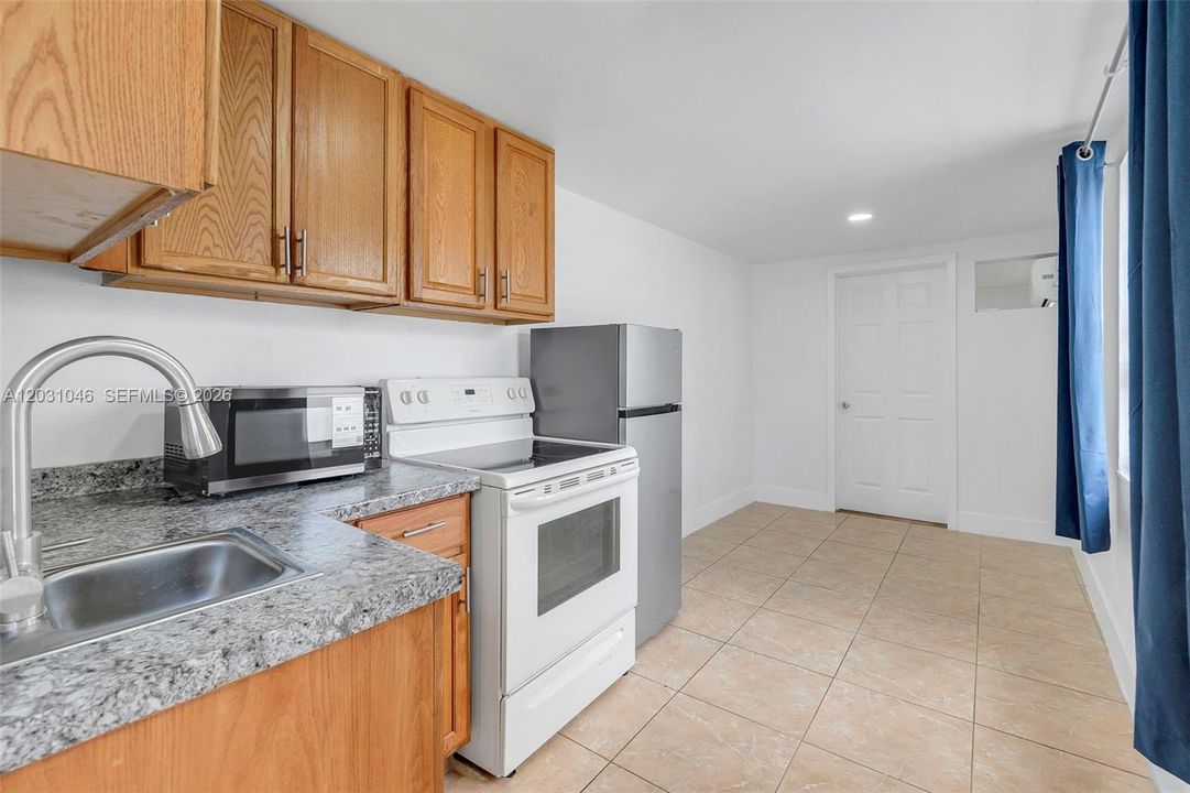 For Rent: $1,400 (1 beds, 1 baths, 1708 Square Feet)