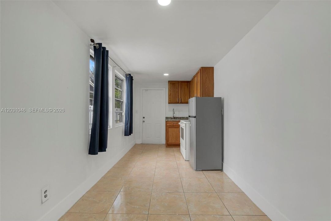 For Rent: $1,400 (1 beds, 1 baths, 1708 Square Feet)