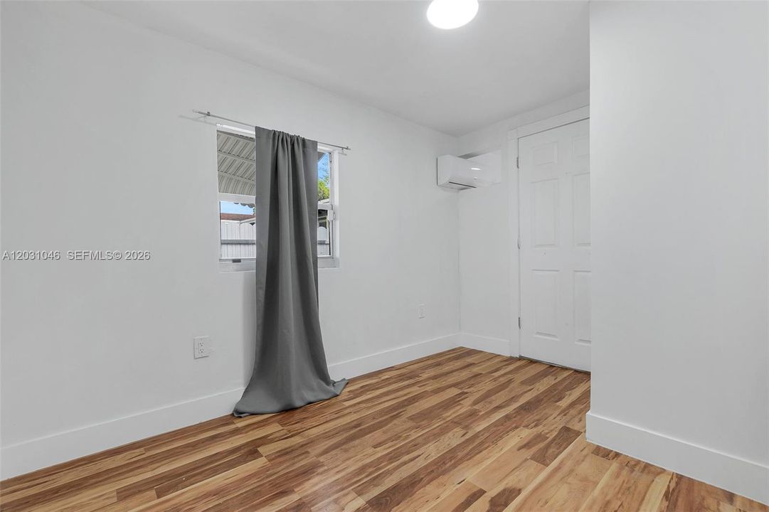 For Rent: $1,400 (1 beds, 1 baths, 1708 Square Feet)