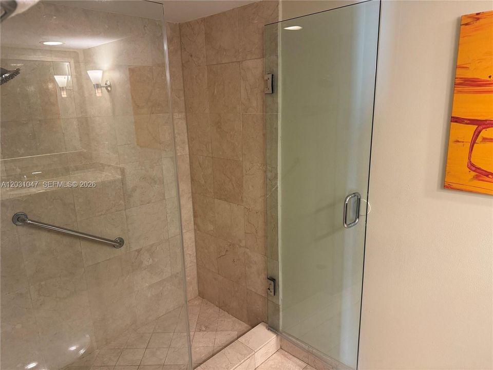 For Sale: $169,999 (1 beds, 1 baths, 643 Square Feet)