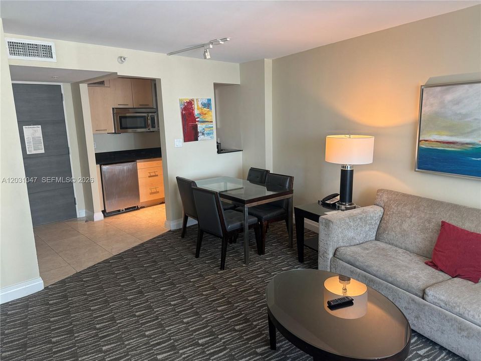 For Sale: $169,999 (1 beds, 1 baths, 643 Square Feet)
