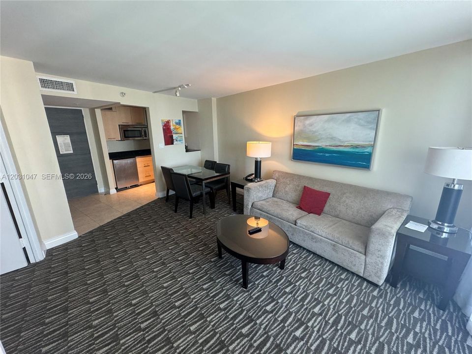 For Sale: $169,999 (1 beds, 1 baths, 643 Square Feet)
