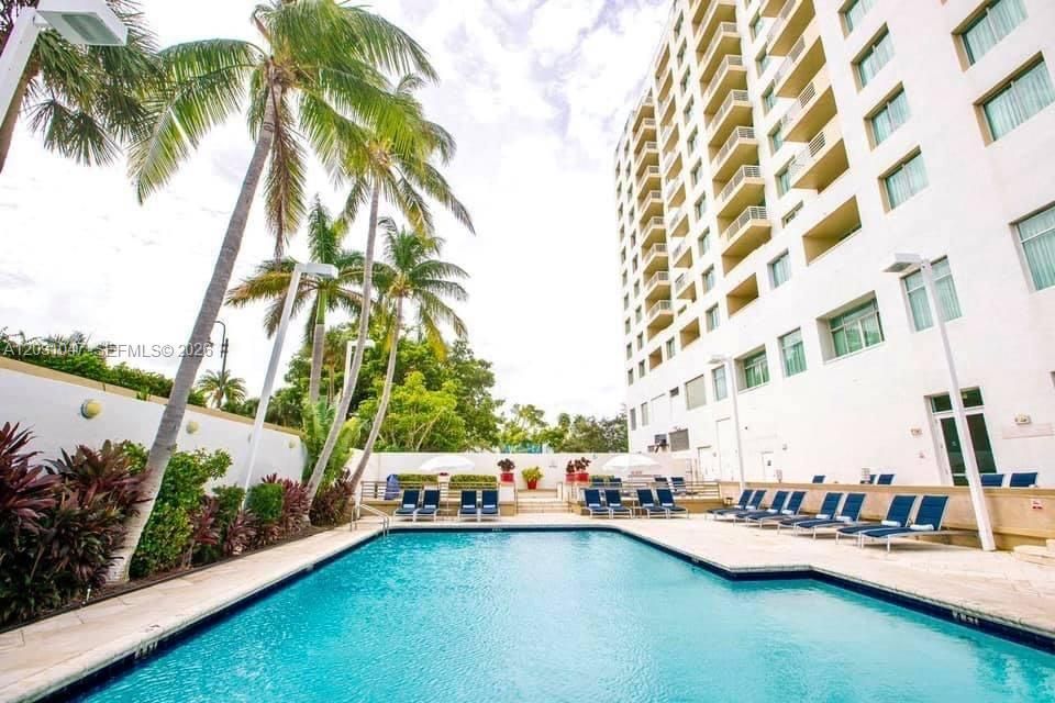 For Sale: $169,999 (1 beds, 1 baths, 643 Square Feet)