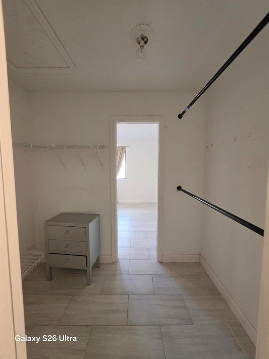 royal village 2 bed room and walk in clo