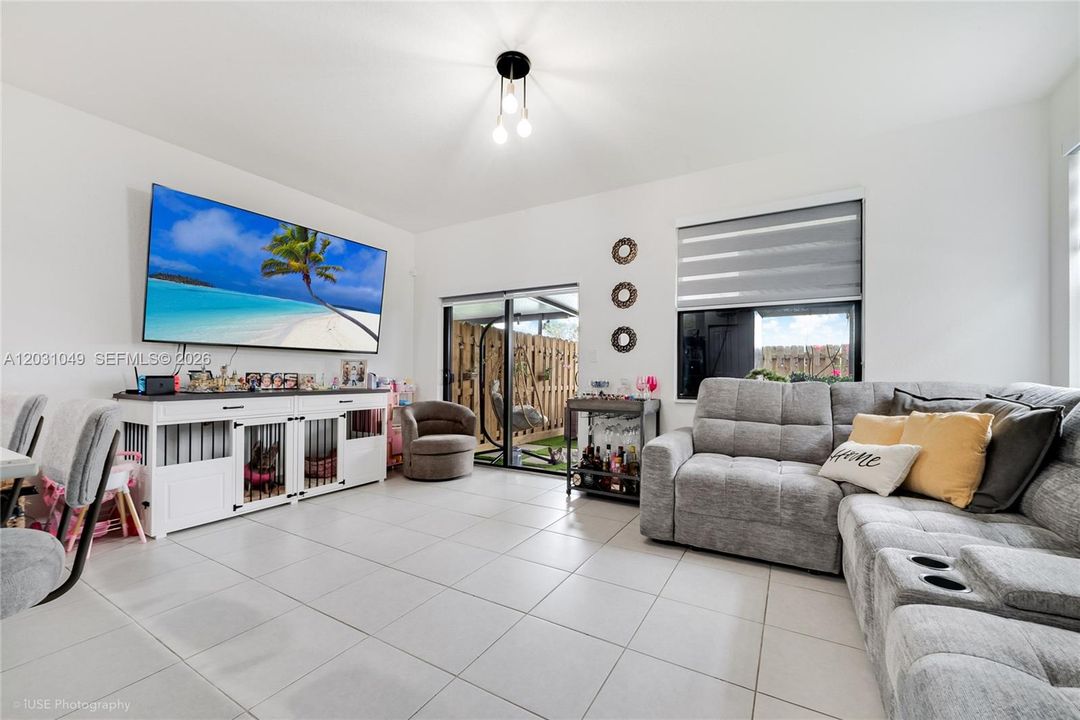 En Venta: $450,000 (3 camas, 2 baños, 1545 Pies cuadrados)