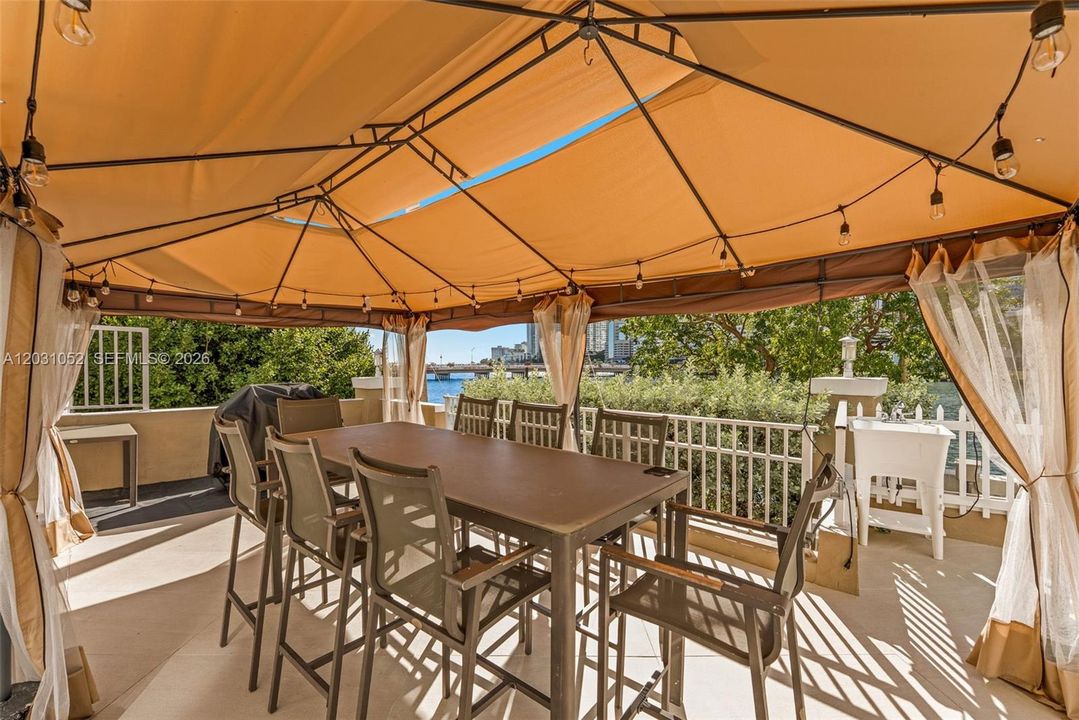 For Rent: $5,200 (2 beds, 2 baths, 1288 Square Feet)