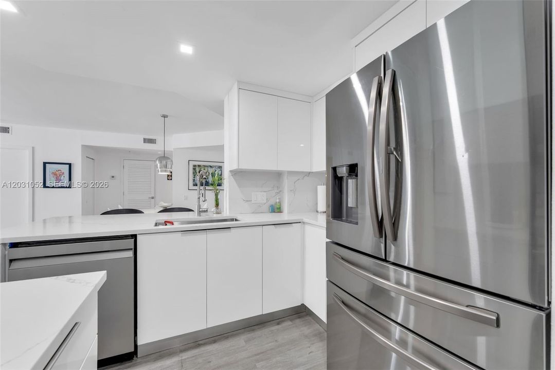 For Rent: $5,200 (2 beds, 2 baths, 1288 Square Feet)