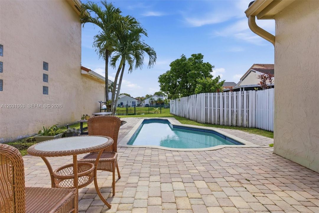 En Venta: $650,000 (4 camas, 3 baños, 1788 Pies cuadrados)