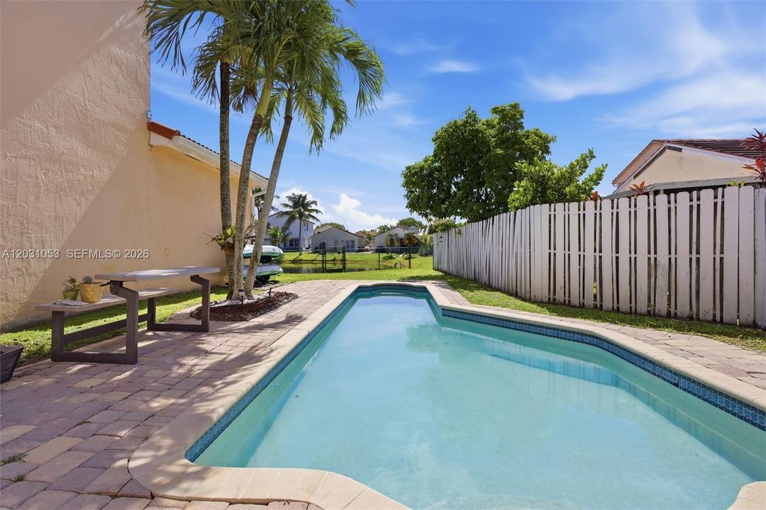 En Venta: $650,000 (4 camas, 3 baños, 1788 Pies cuadrados)