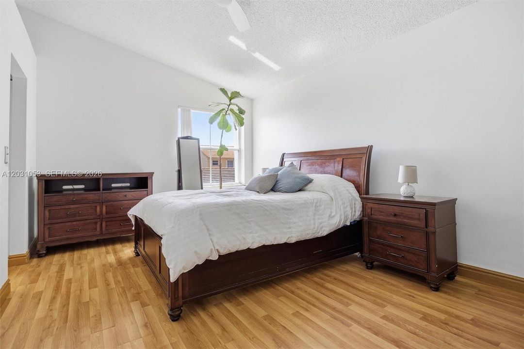 En Venta: $650,000 (4 camas, 3 baños, 1788 Pies cuadrados)