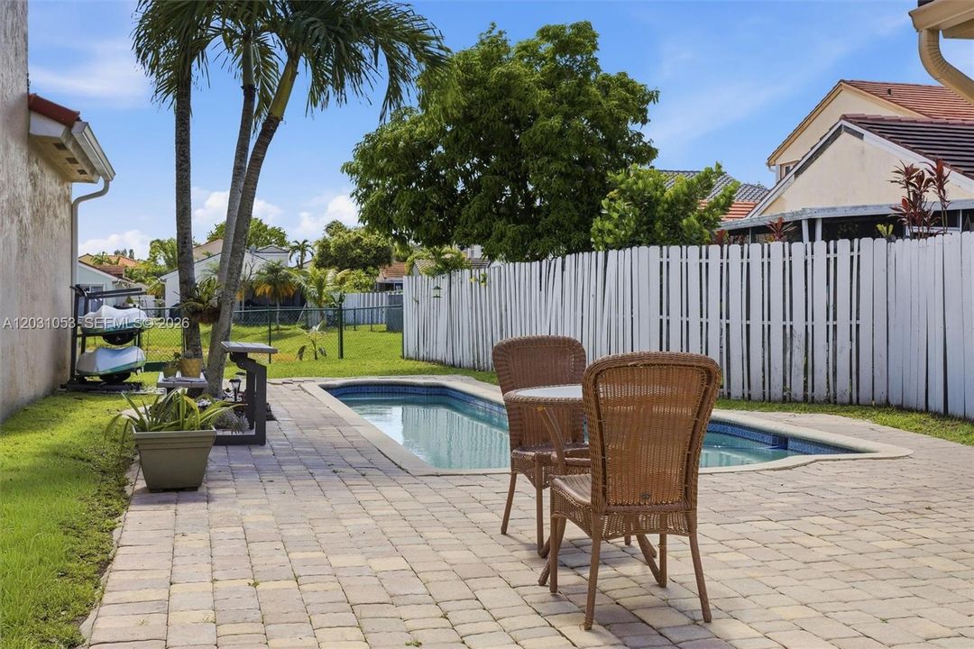 En Venta: $650,000 (4 camas, 3 baños, 1788 Pies cuadrados)