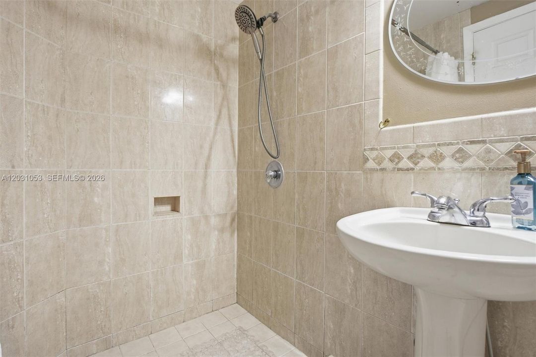 En Venta: $650,000 (4 camas, 3 baños, 1788 Pies cuadrados)