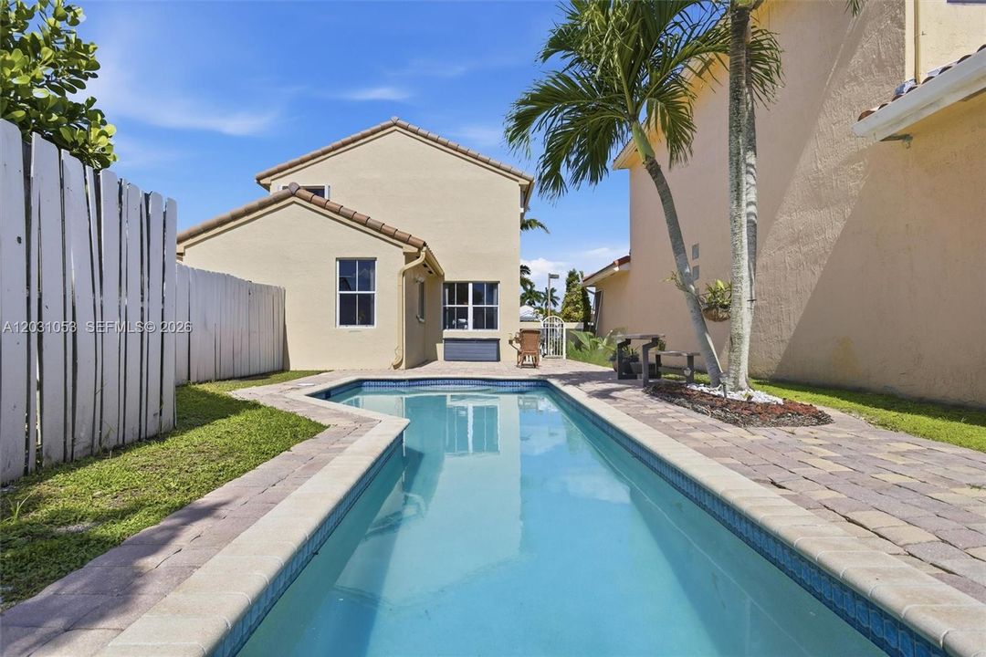 En Venta: $650,000 (4 camas, 3 baños, 1788 Pies cuadrados)
