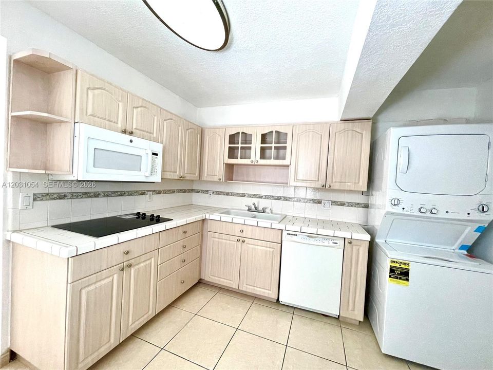 En Venta: $678,000 (4 camas, 2 baños, 1488 Pies cuadrados)