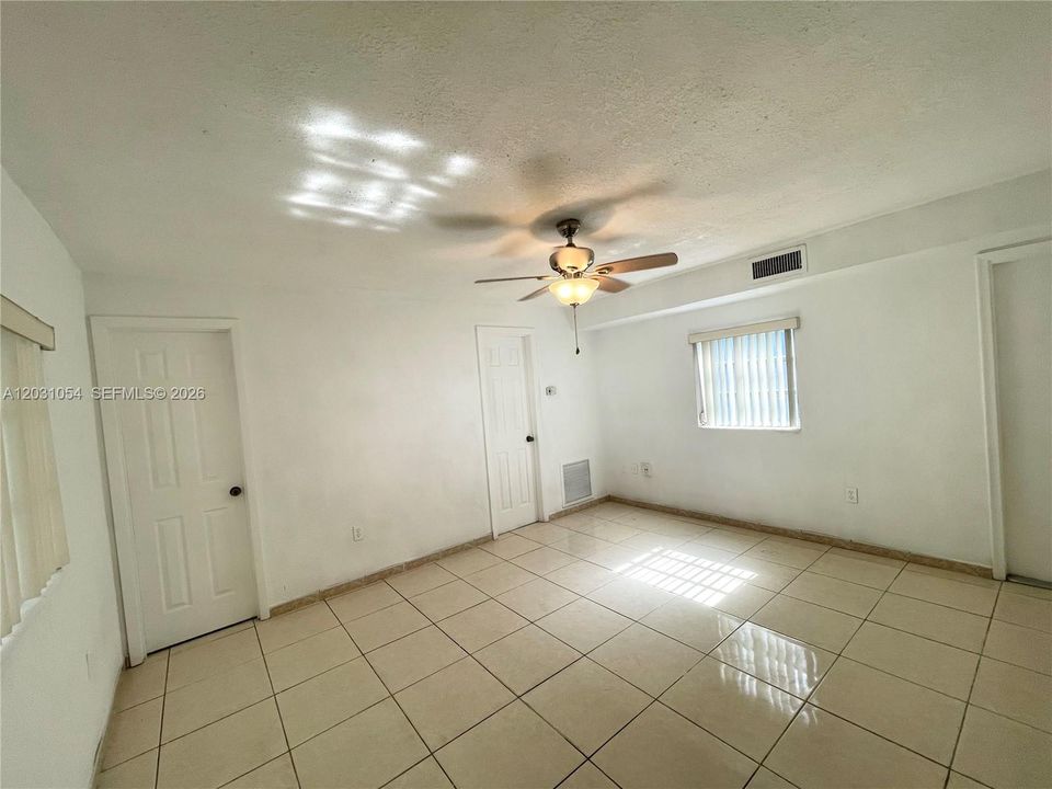 En Venta: $678,000 (4 camas, 2 baños, 1488 Pies cuadrados)