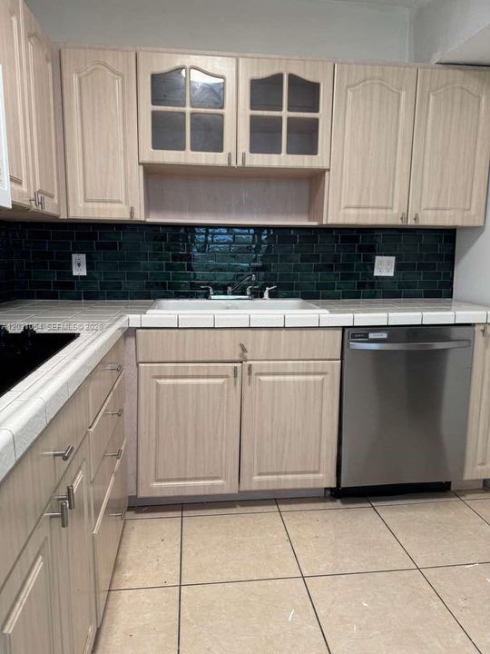 En Venta: $678,000 (4 camas, 2 baños, 1488 Pies cuadrados)
