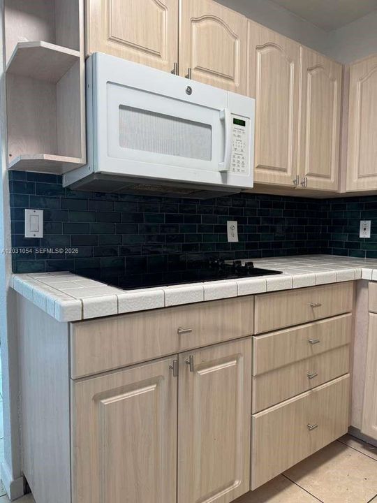 En Venta: $678,000 (4 camas, 2 baños, 1488 Pies cuadrados)