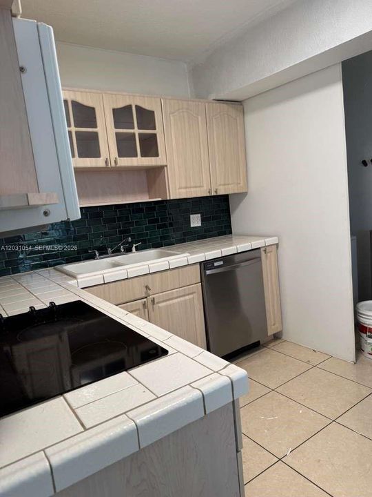 En Venta: $678,000 (4 camas, 2 baños, 1488 Pies cuadrados)