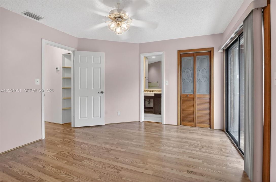 For Sale: $300,000 (2 beds, 2 baths, 1360 Square Feet)