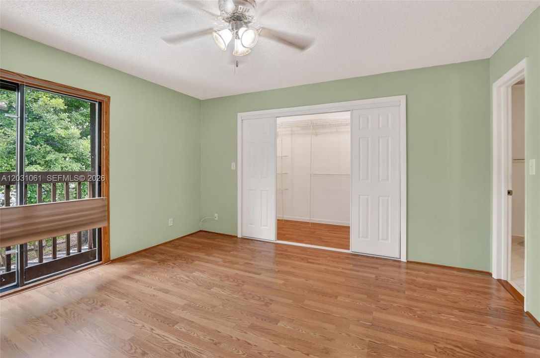 For Sale: $300,000 (2 beds, 2 baths, 1360 Square Feet)