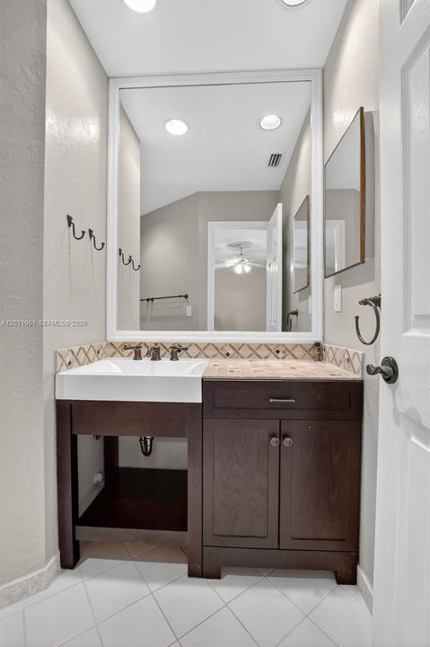 For Sale: $300,000 (2 beds, 2 baths, 1360 Square Feet)