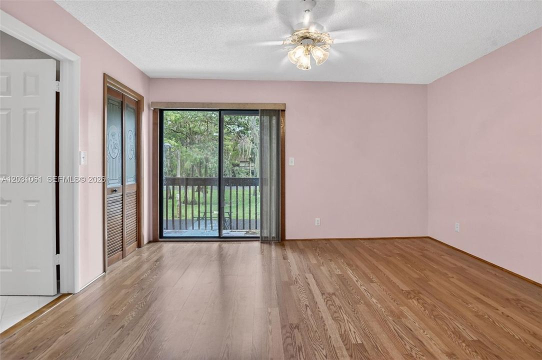 For Sale: $300,000 (2 beds, 2 baths, 1360 Square Feet)