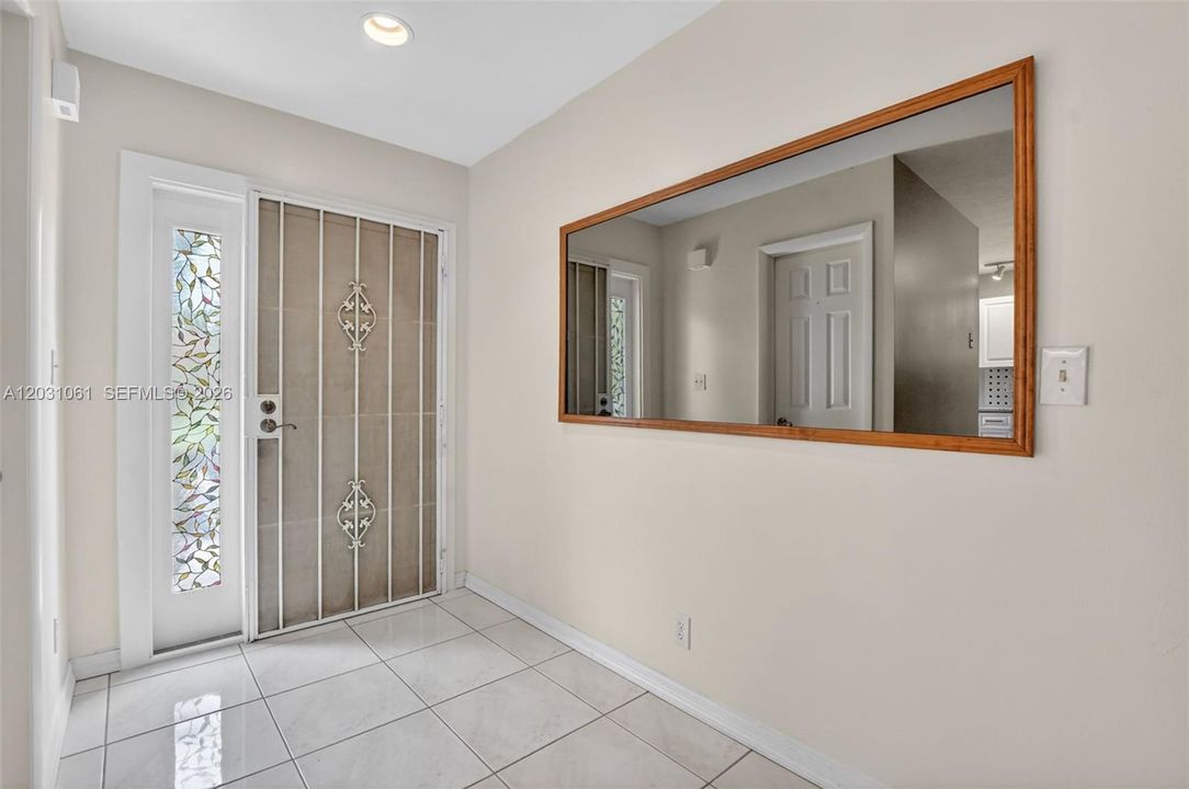 For Sale: $300,000 (2 beds, 2 baths, 1360 Square Feet)