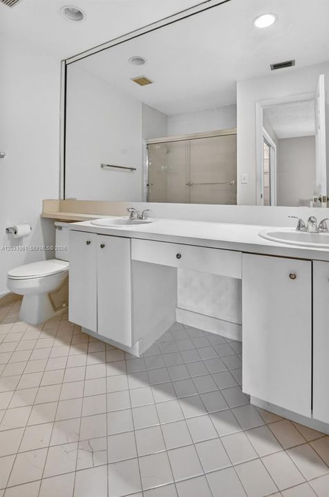 For Sale: $300,000 (2 beds, 2 baths, 1360 Square Feet)