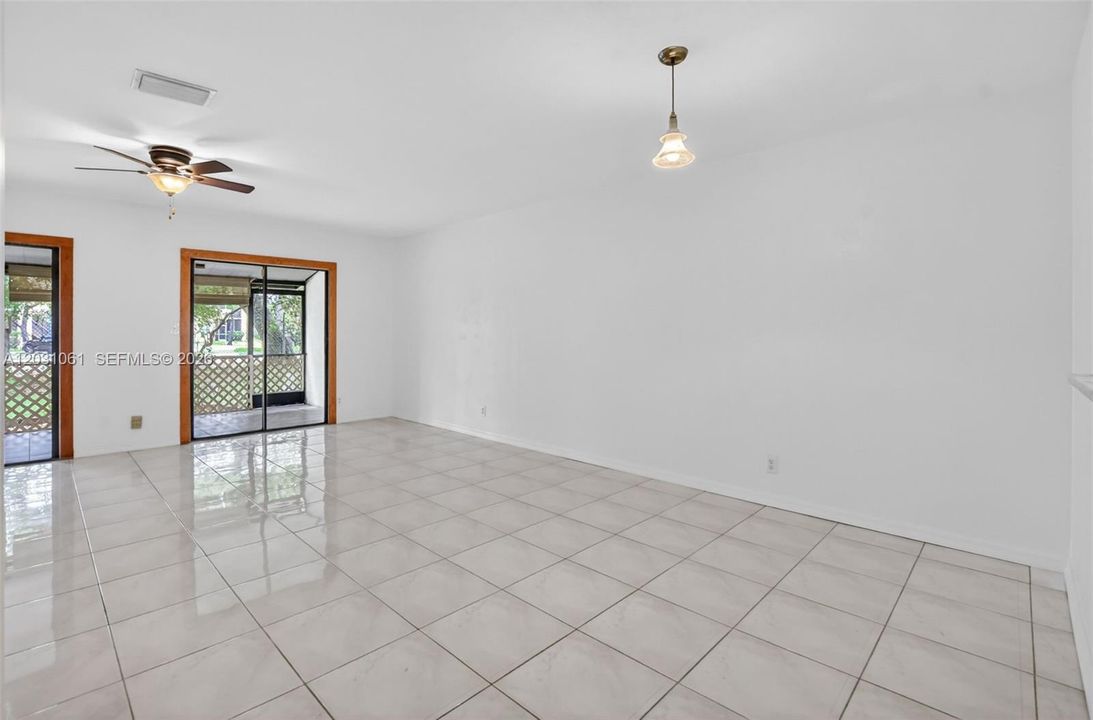 For Sale: $300,000 (2 beds, 2 baths, 1360 Square Feet)