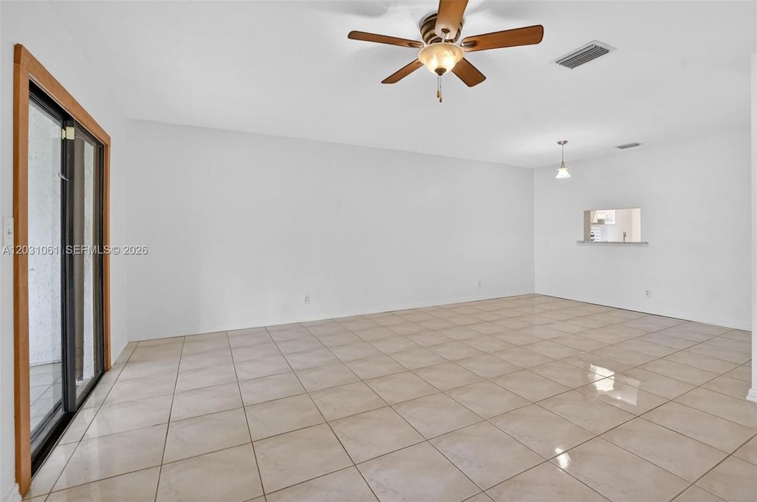 For Sale: $300,000 (2 beds, 2 baths, 1360 Square Feet)