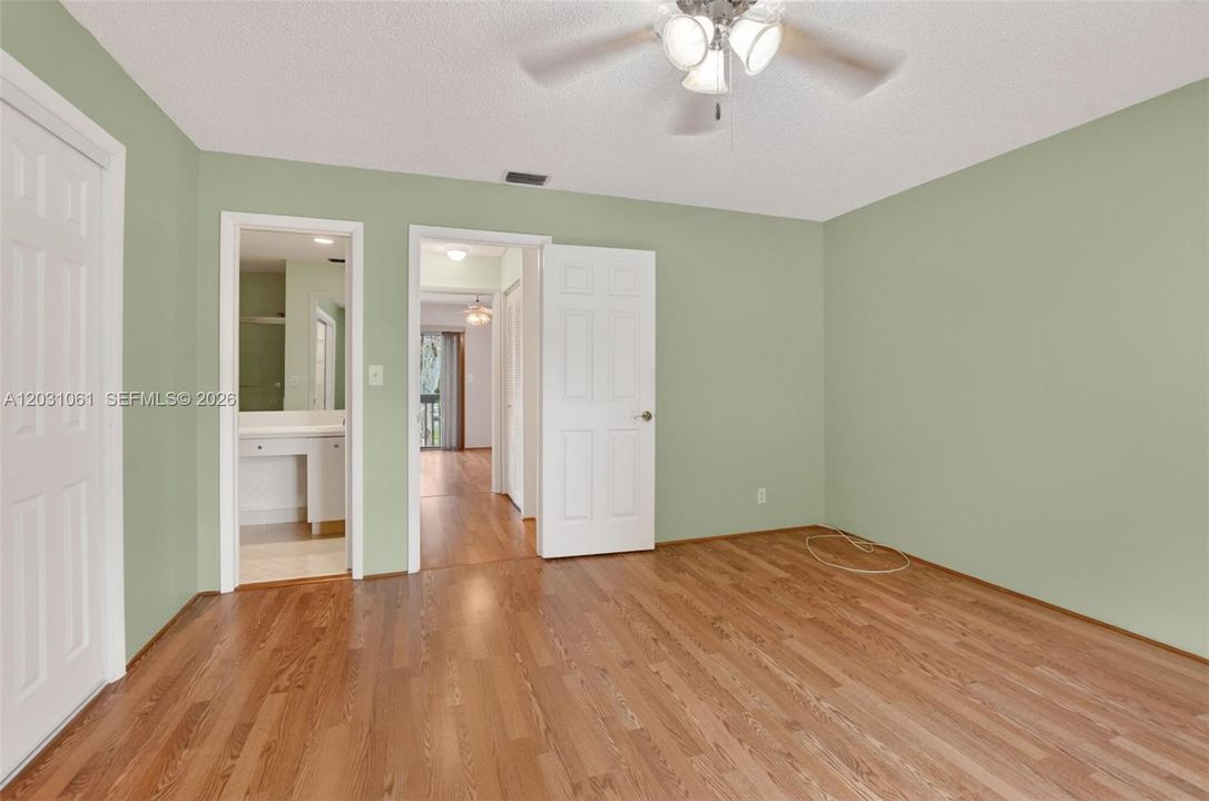 For Sale: $300,000 (2 beds, 2 baths, 1360 Square Feet)