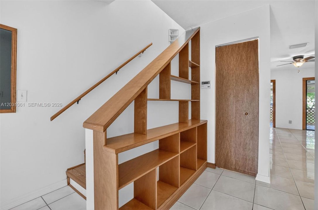 For Sale: $300,000 (2 beds, 2 baths, 1360 Square Feet)