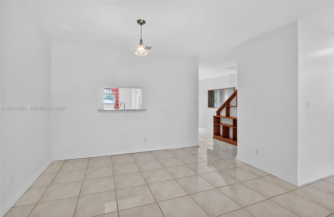 For Sale: $300,000 (2 beds, 2 baths, 1360 Square Feet)