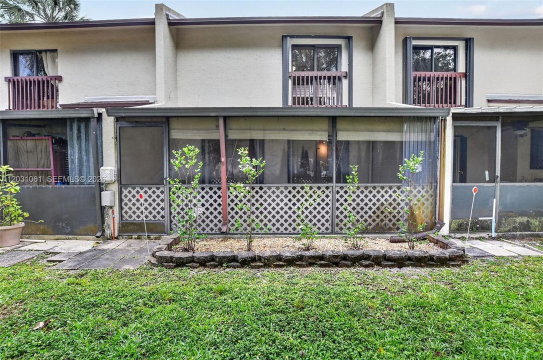 For Sale: $300,000 (2 beds, 2 baths, 1360 Square Feet)
