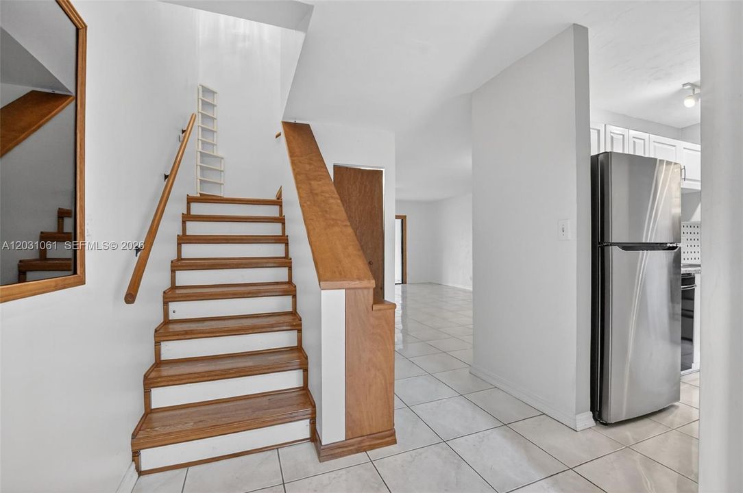 For Sale: $300,000 (2 beds, 2 baths, 1360 Square Feet)