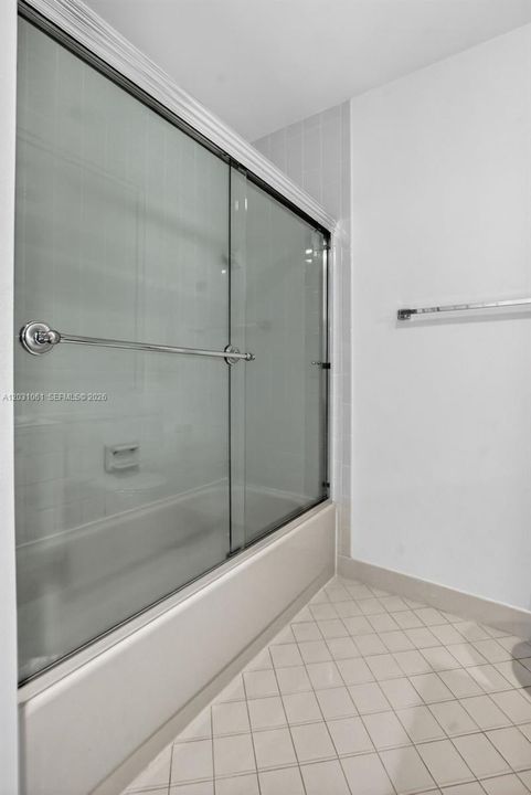 For Sale: $300,000 (2 beds, 2 baths, 1360 Square Feet)
