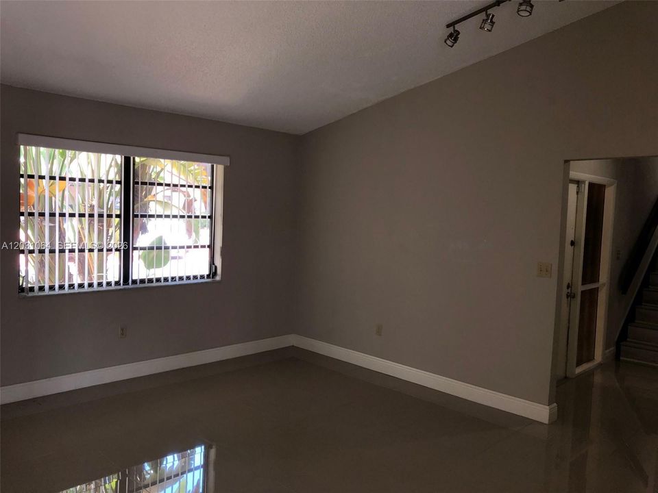 For Rent: $3,600 (3 beds, 3 baths, 1952 Square Feet)